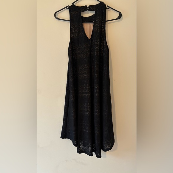Alya Black Lace Dress - Picture 2 of 3